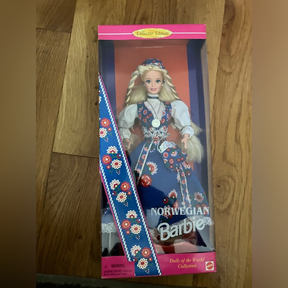 Barbie collector dolls in the boxes Around the World - Picture 4 of 10